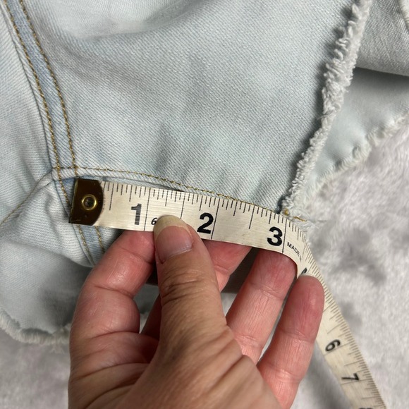 universal thread Light Wash Denim Shorts Distressed Raw Hem Casual size 16 r - Picture 4 of 9